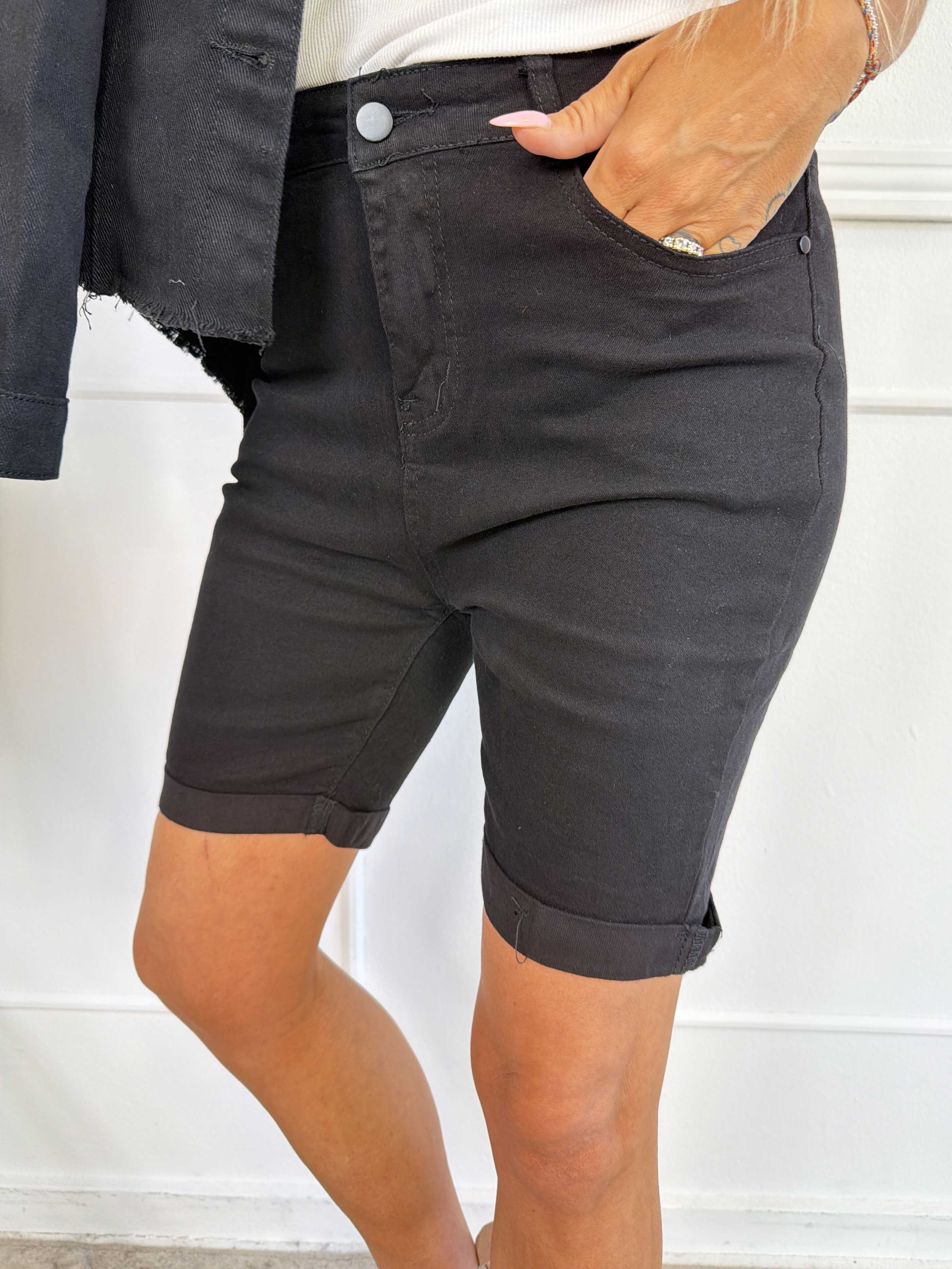 Bothilla - Højtaljede denimshorts i stretchy kvalitet